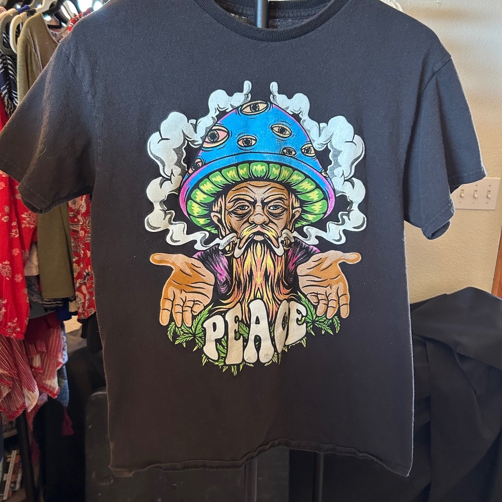 🧿 Psychedelic Peace Wizard Graphic Tee – Black (Unisex)